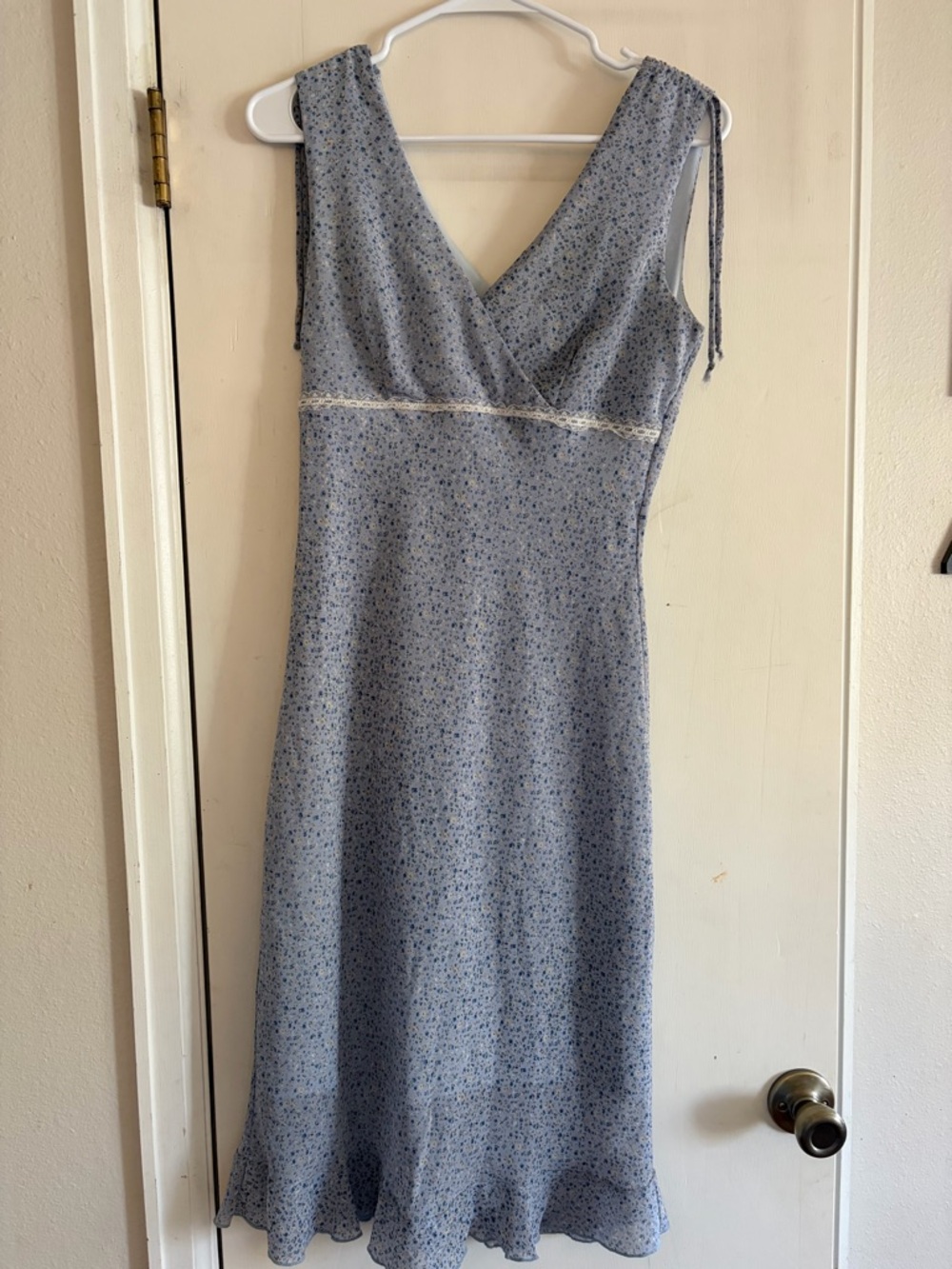 Maurices Light Blue Floral V-Neck Midi Dress